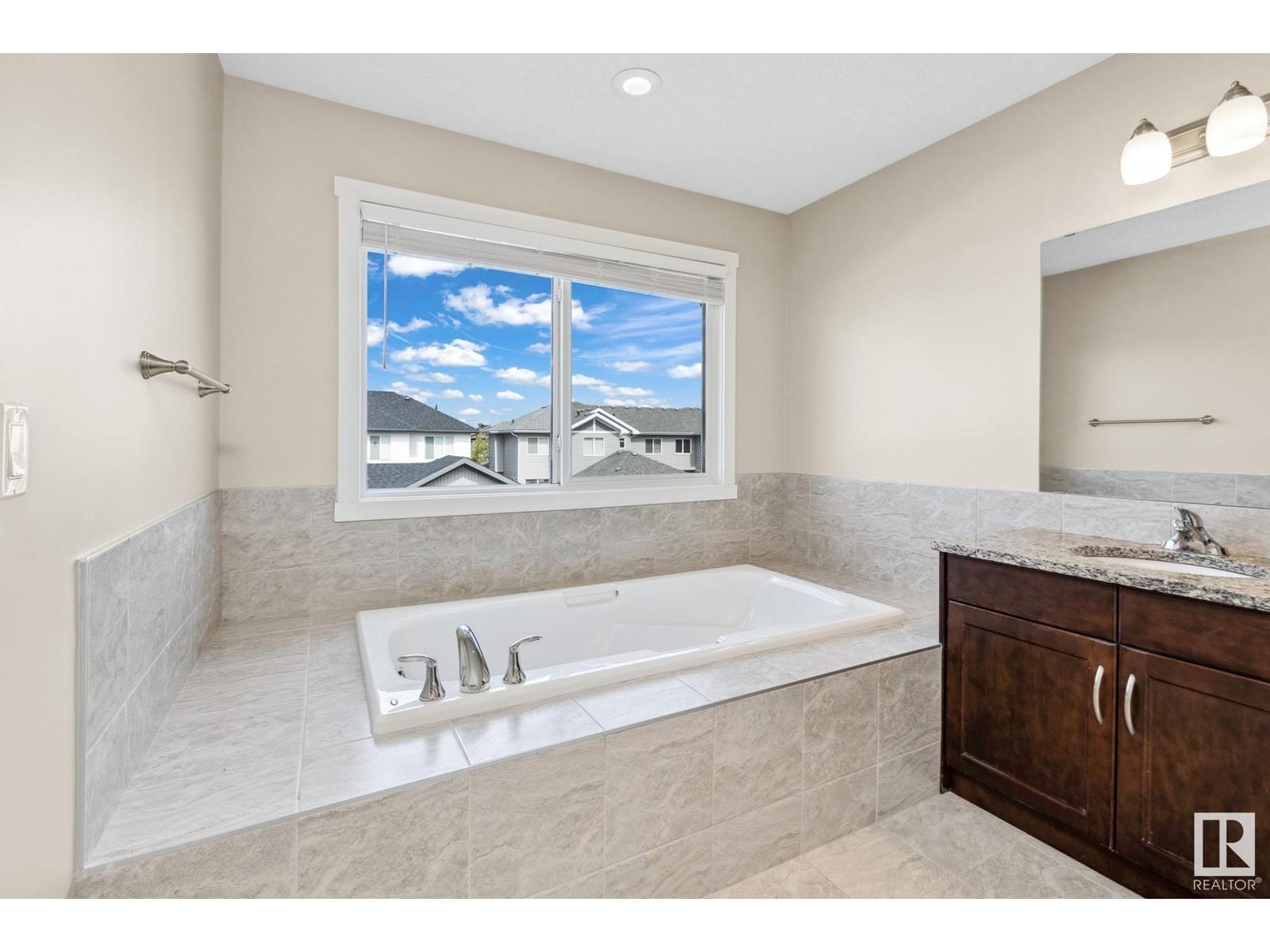 












3540 CLAXTON CR SW

,
Edmonton,




Alberta
T6W0Z6

