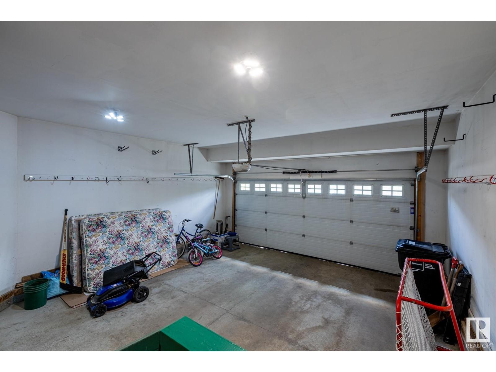 












3540 CLAXTON CR SW

,
Edmonton,




Alberta
T6W0Z6


