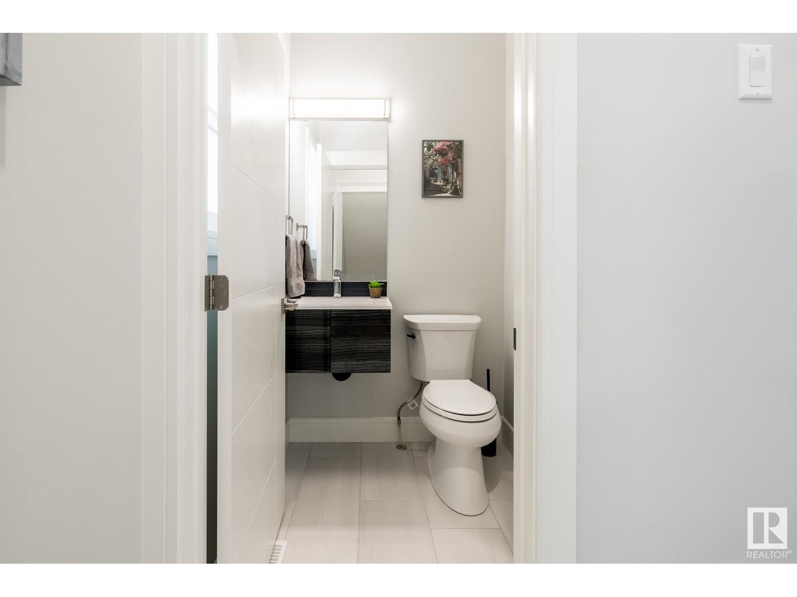 












7727 83 AV NW

,
Edmonton,




Alberta
T6C1A2

