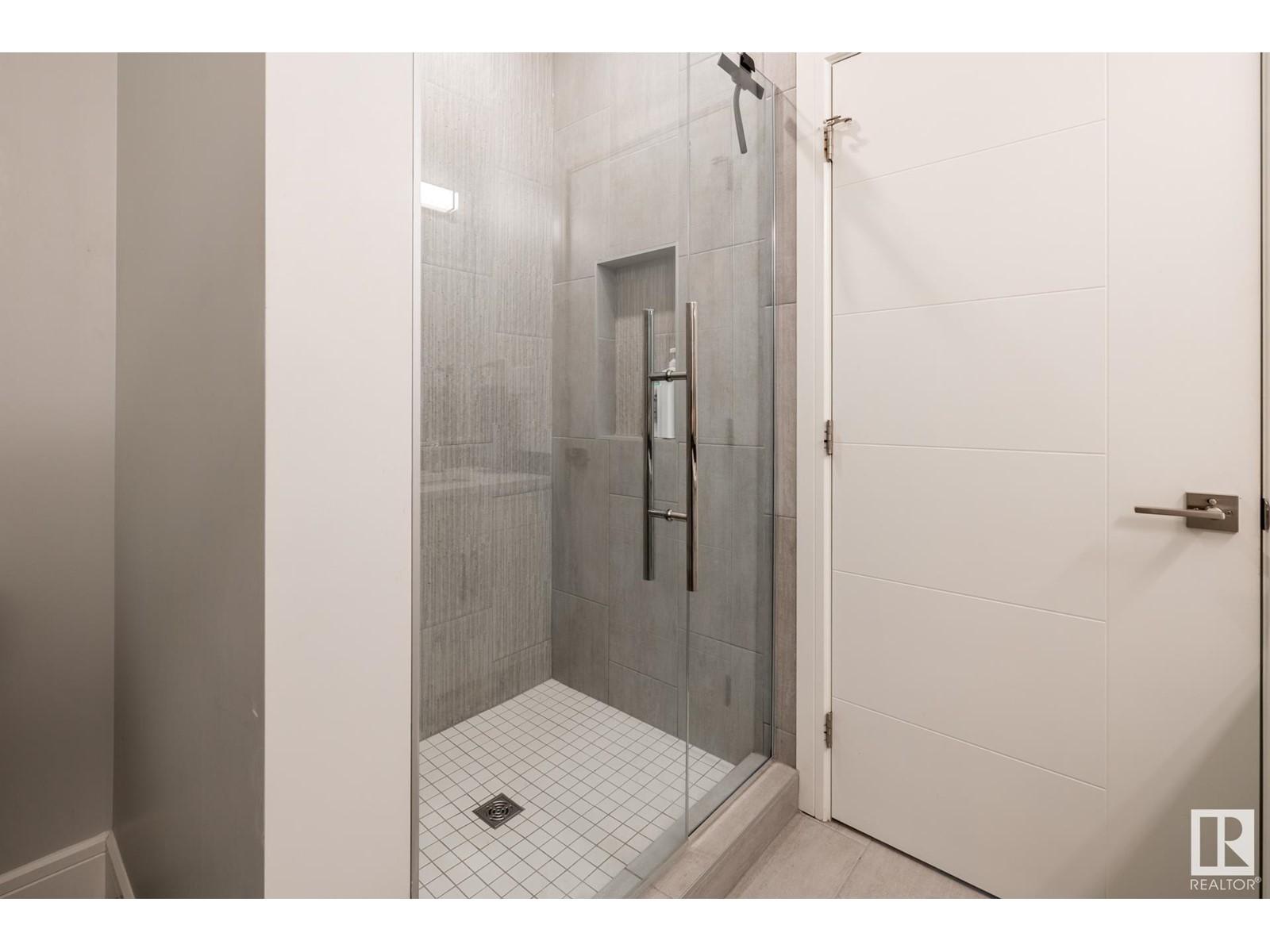 












7727 83 AV NW

,
Edmonton,




Alberta
T6C1A2

