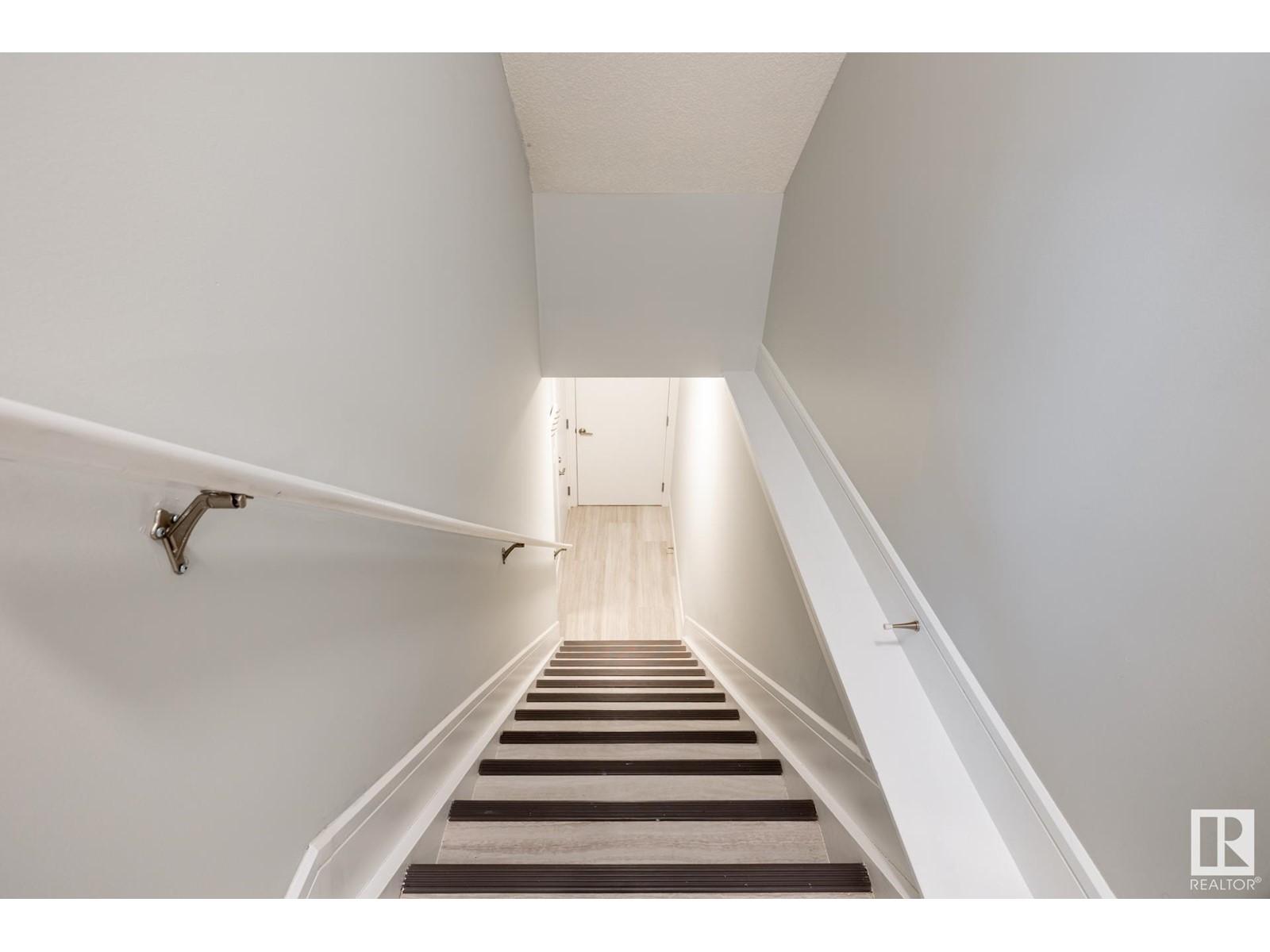 












7727 83 AV NW

,
Edmonton,




Alberta
T6C1A2

