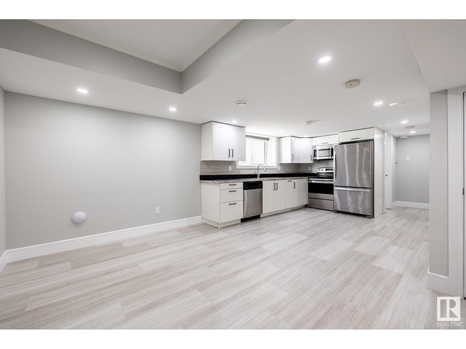 












7727 83 AV NW

,
Edmonton,




Alberta
T6C1A2


