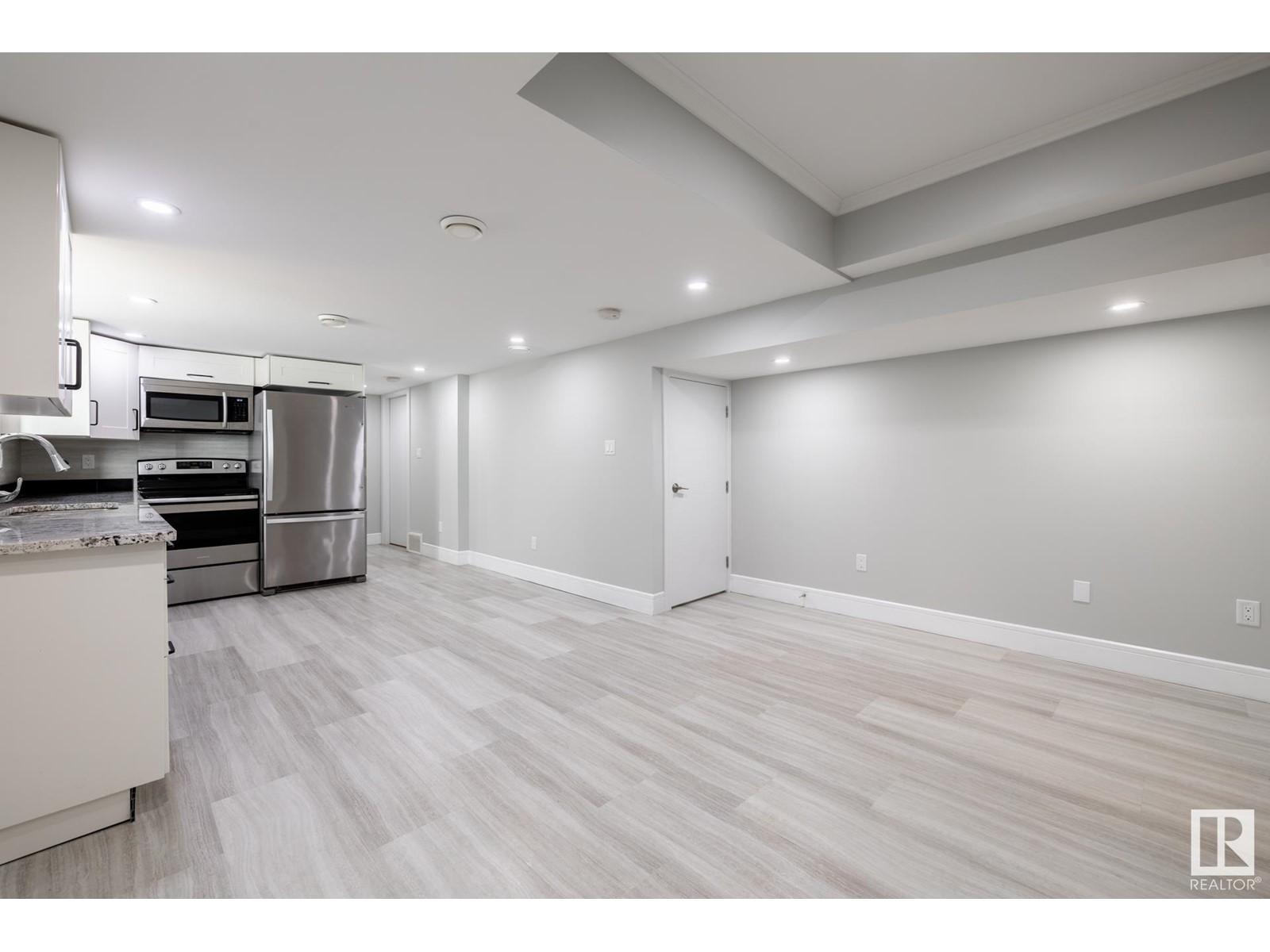 












7727 83 AV NW

,
Edmonton,




Alberta
T6C1A2

