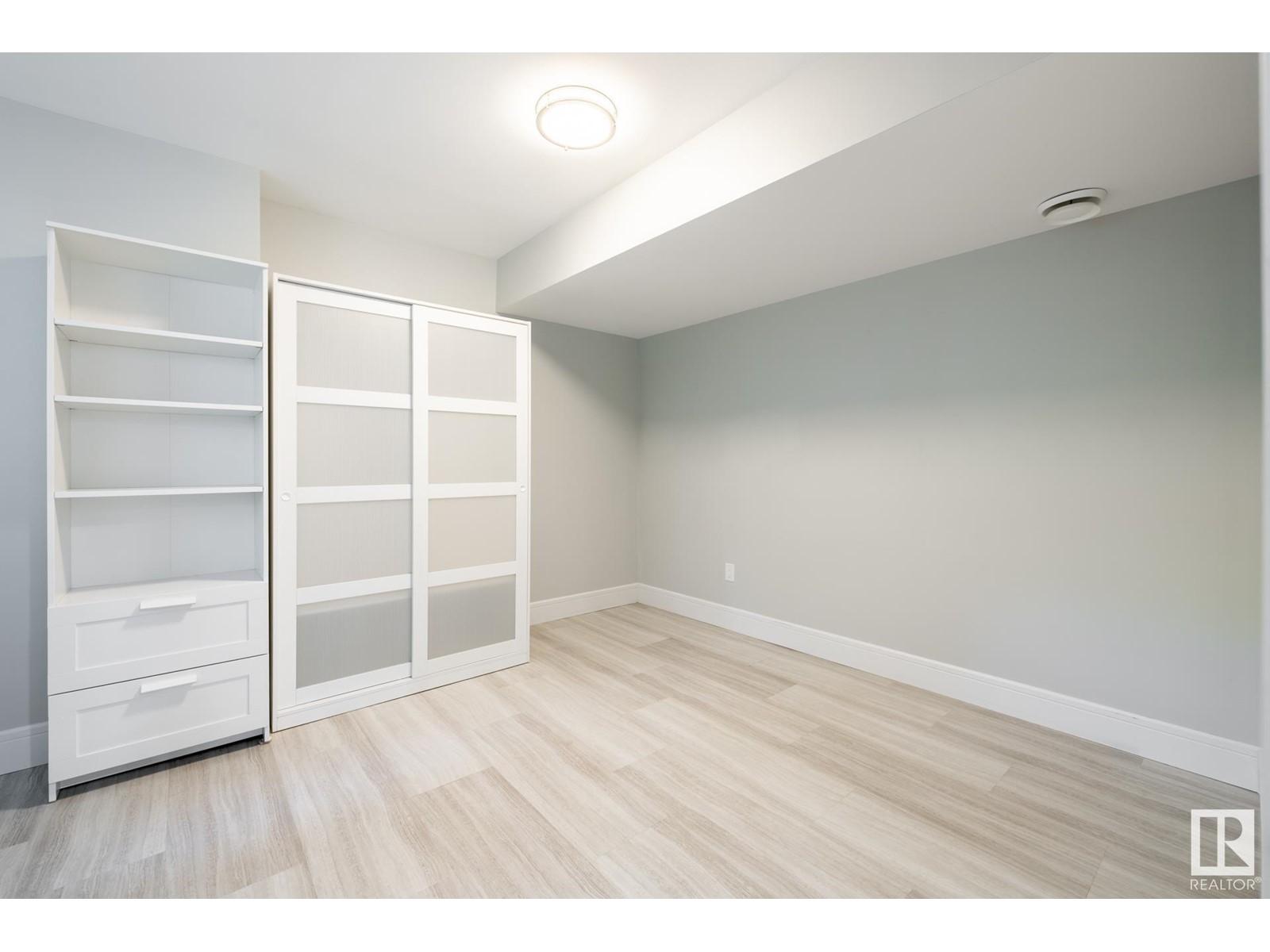 












7727 83 AV NW

,
Edmonton,




Alberta
T6C1A2

