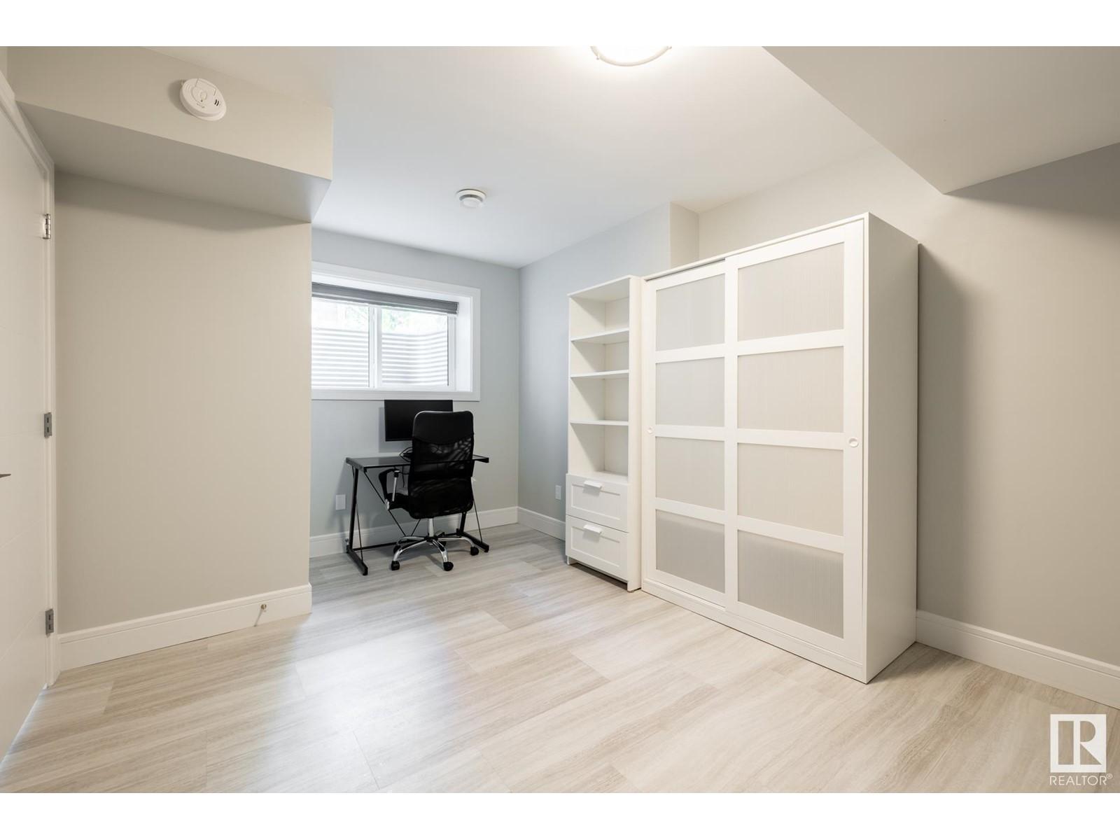 












7727 83 AV NW

,
Edmonton,




Alberta
T6C1A2

