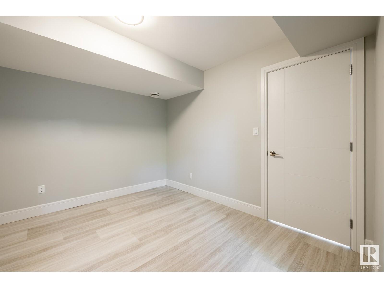 












7727 83 AV NW

,
Edmonton,




Alberta
T6C1A2


