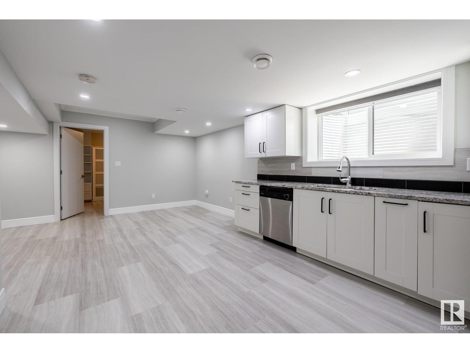 












7727 83 AV NW

,
Edmonton,




Alberta
T6C1A2

