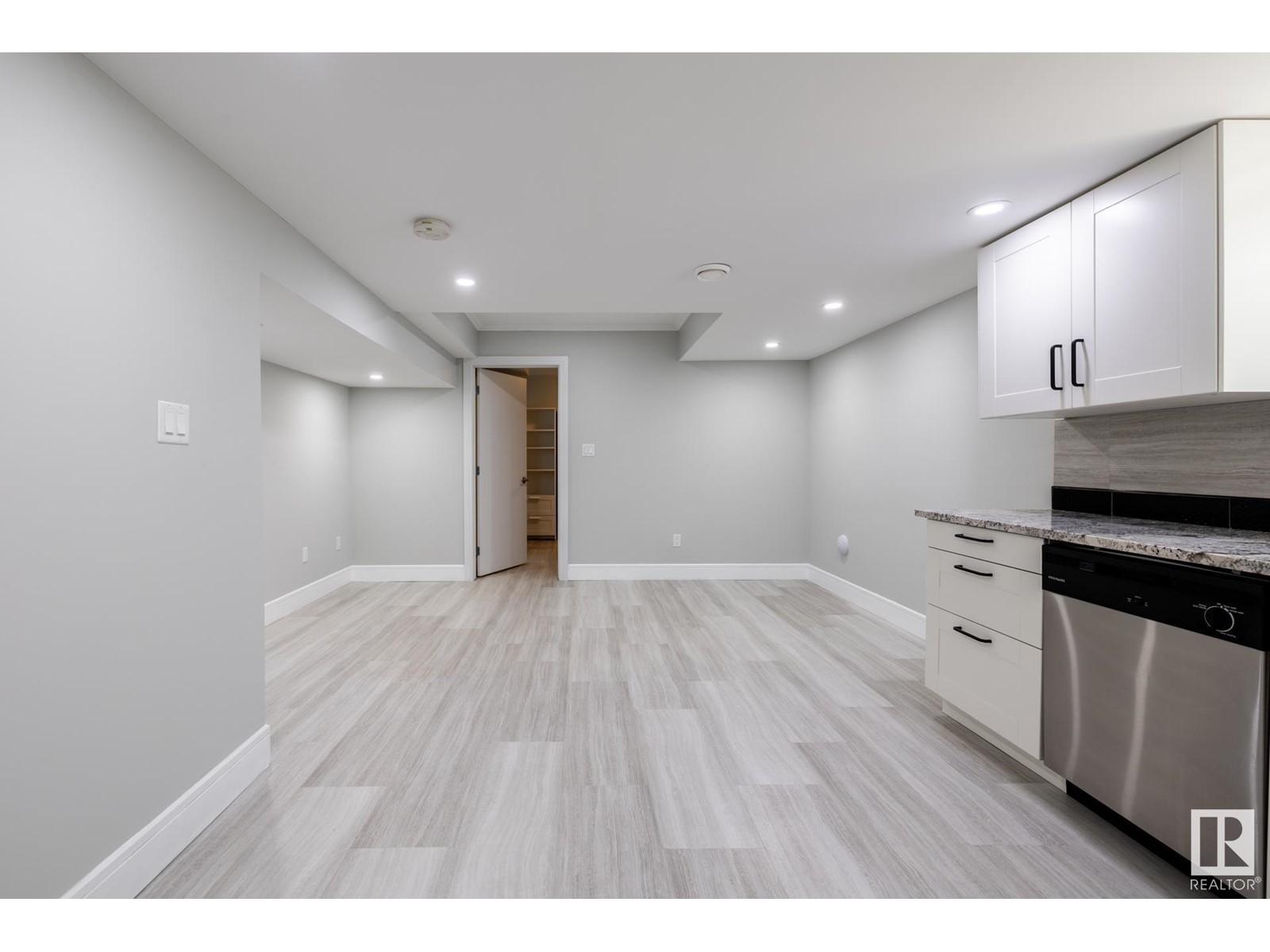












7727 83 AV NW

,
Edmonton,




Alberta
T6C1A2

