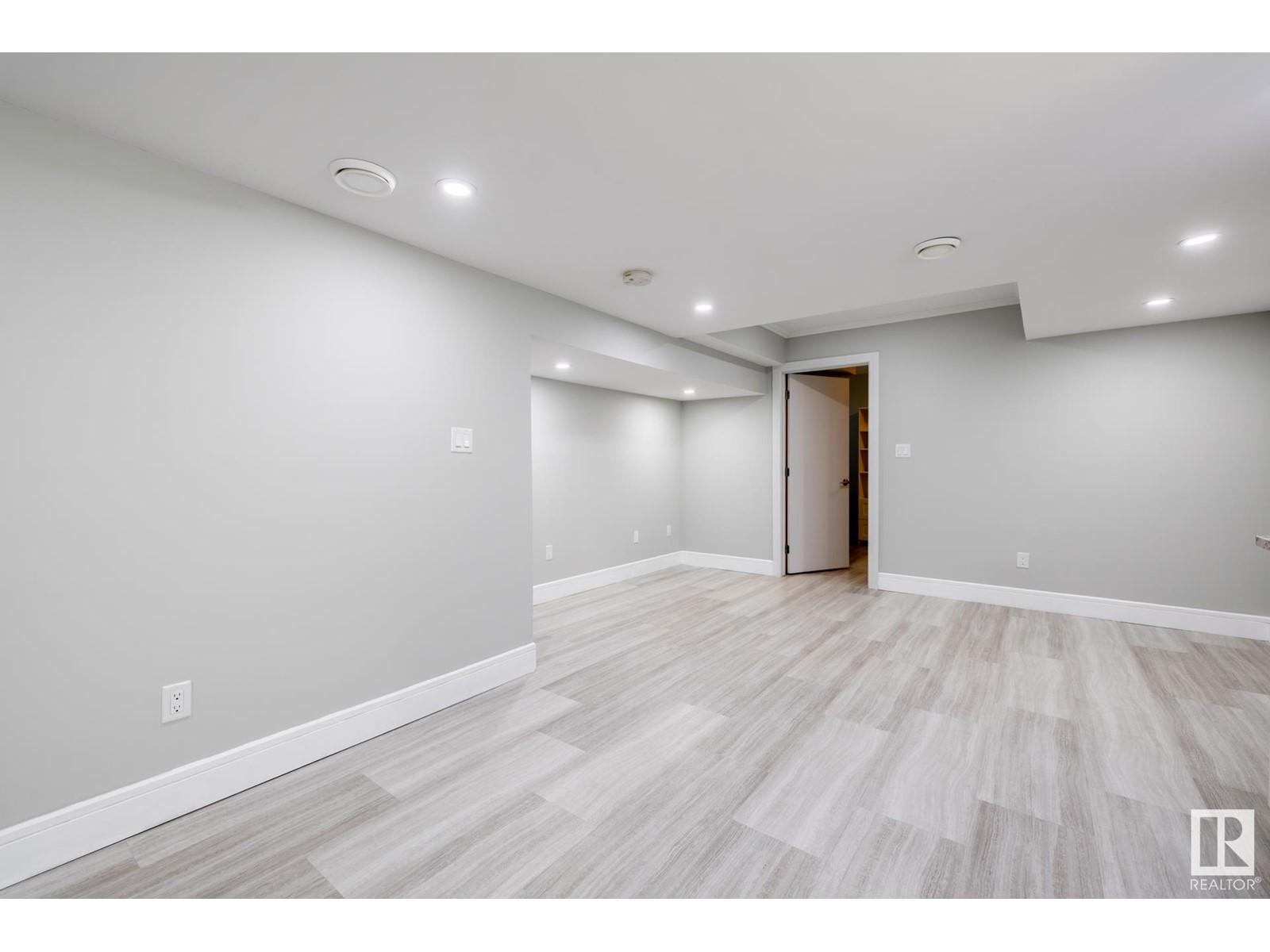 












7727 83 AV NW

,
Edmonton,




Alberta
T6C1A2

