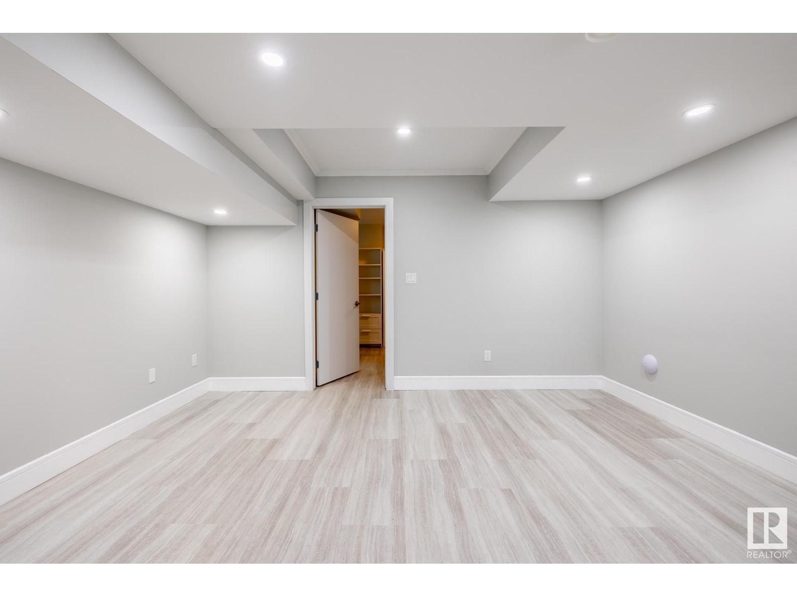 












7727 83 AV NW

,
Edmonton,




Alberta
T6C1A2

