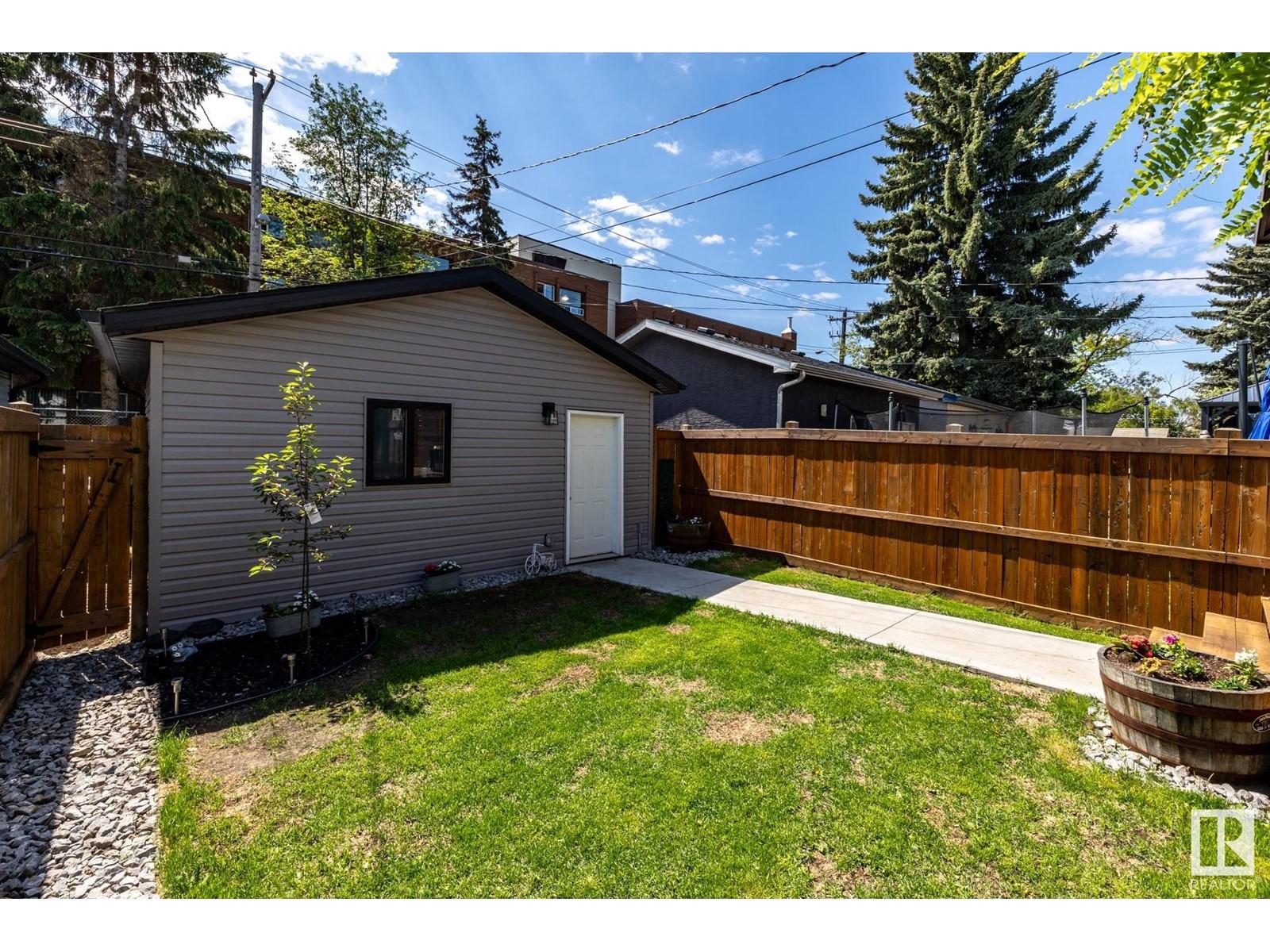 












7727 83 AV NW

,
Edmonton,




Alberta
T6C1A2

