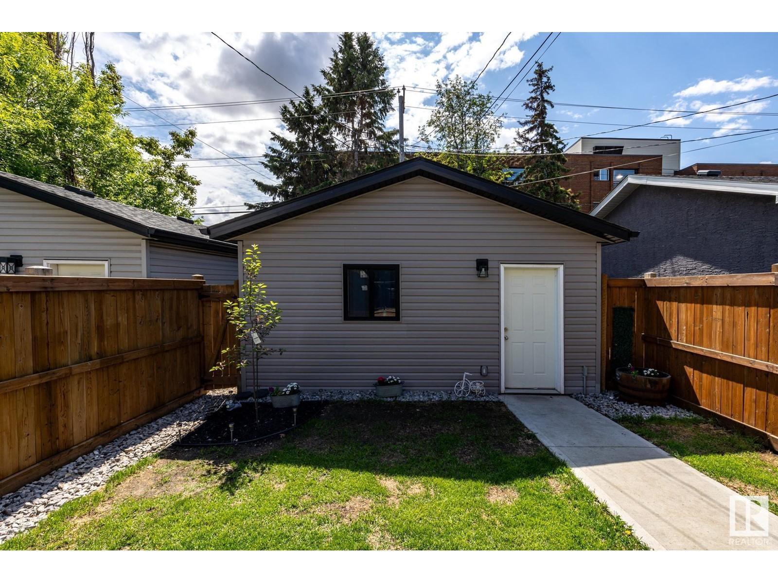 












7727 83 AV NW

,
Edmonton,




Alberta
T6C1A2

