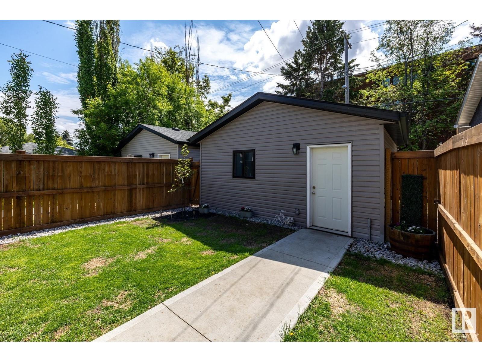 












7727 83 AV NW

,
Edmonton,




Alberta
T6C1A2

