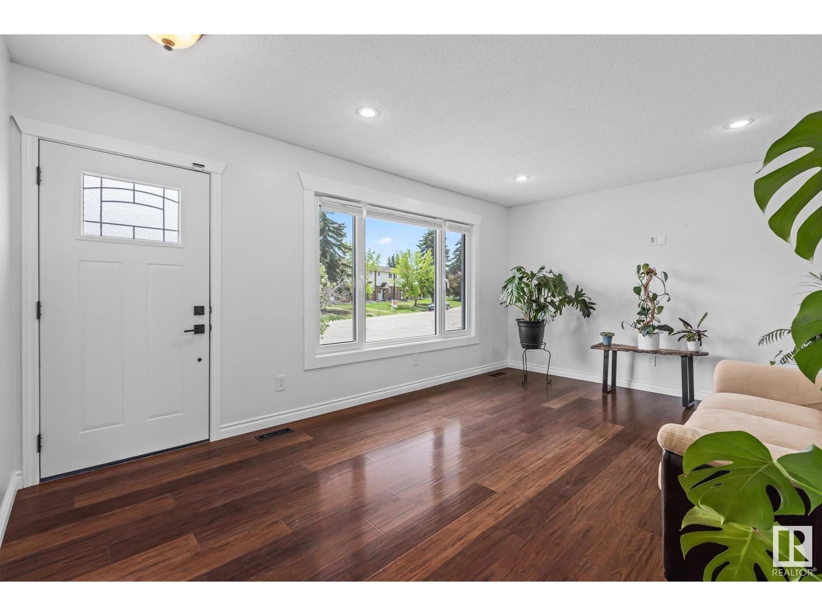 












9208 MORINVILLE DR

,
Morinville,




Alberta
T8R1J7

