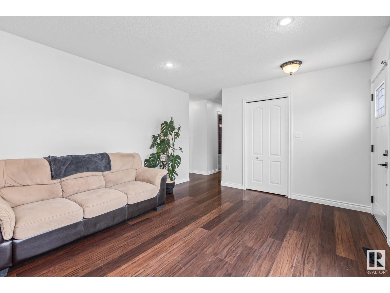 












9208 MORINVILLE DR

,
Morinville,




Alberta
T8R1J7

