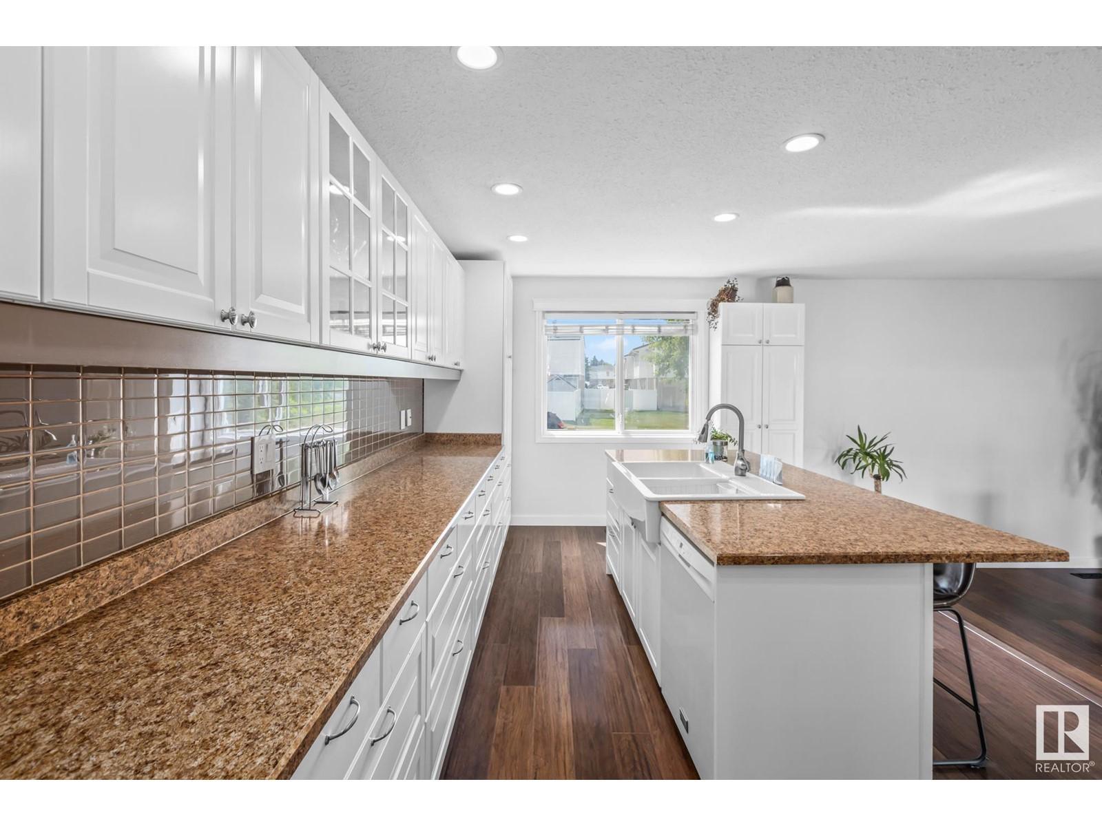 












9208 MORINVILLE DR

,
Morinville,




Alberta
T8R1J7

