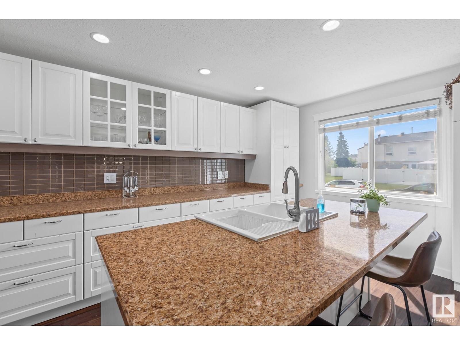 












9208 MORINVILLE DR

,
Morinville,




Alberta
T8R1J7

