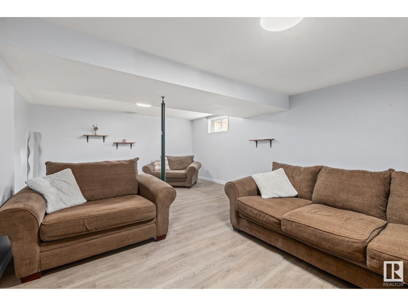 












9208 MORINVILLE DR

,
Morinville,




Alberta
T8R1J7

