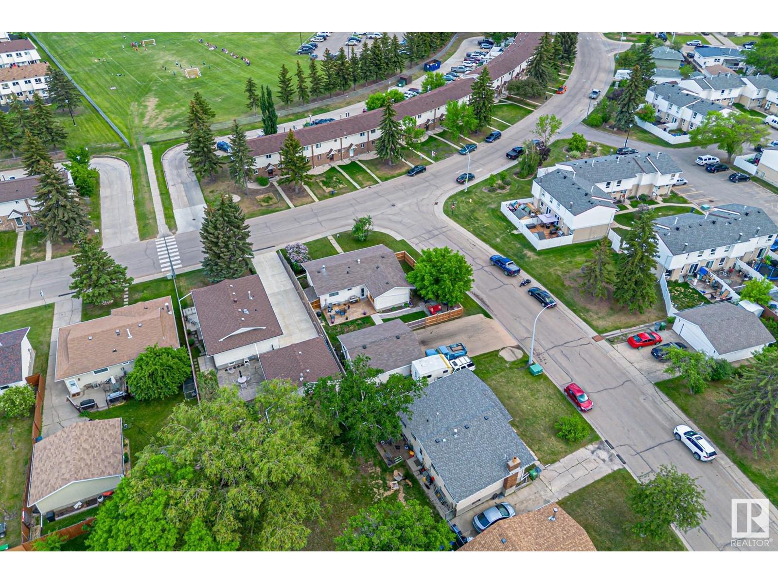 












9208 MORINVILLE DR

,
Morinville,




Alberta
T8R1J7


