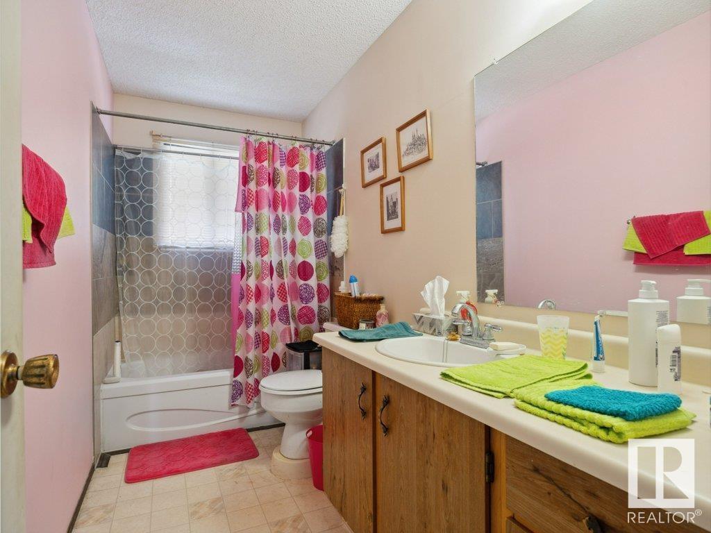 












4346 54 AV

,
Tofield,




Alberta
T0B4J0

