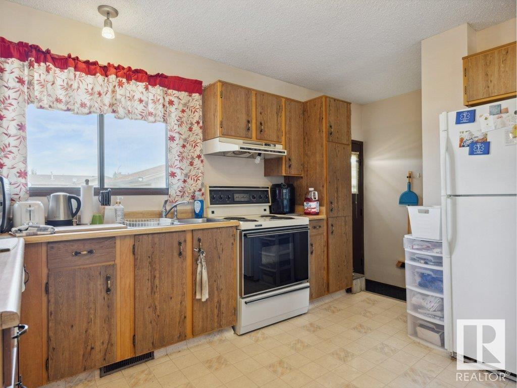 












4346 54 AV

,
Tofield,




Alberta
T0B4J0

