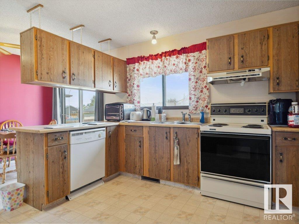 












4346 54 AV

,
Tofield,




Alberta
T0B4J0

