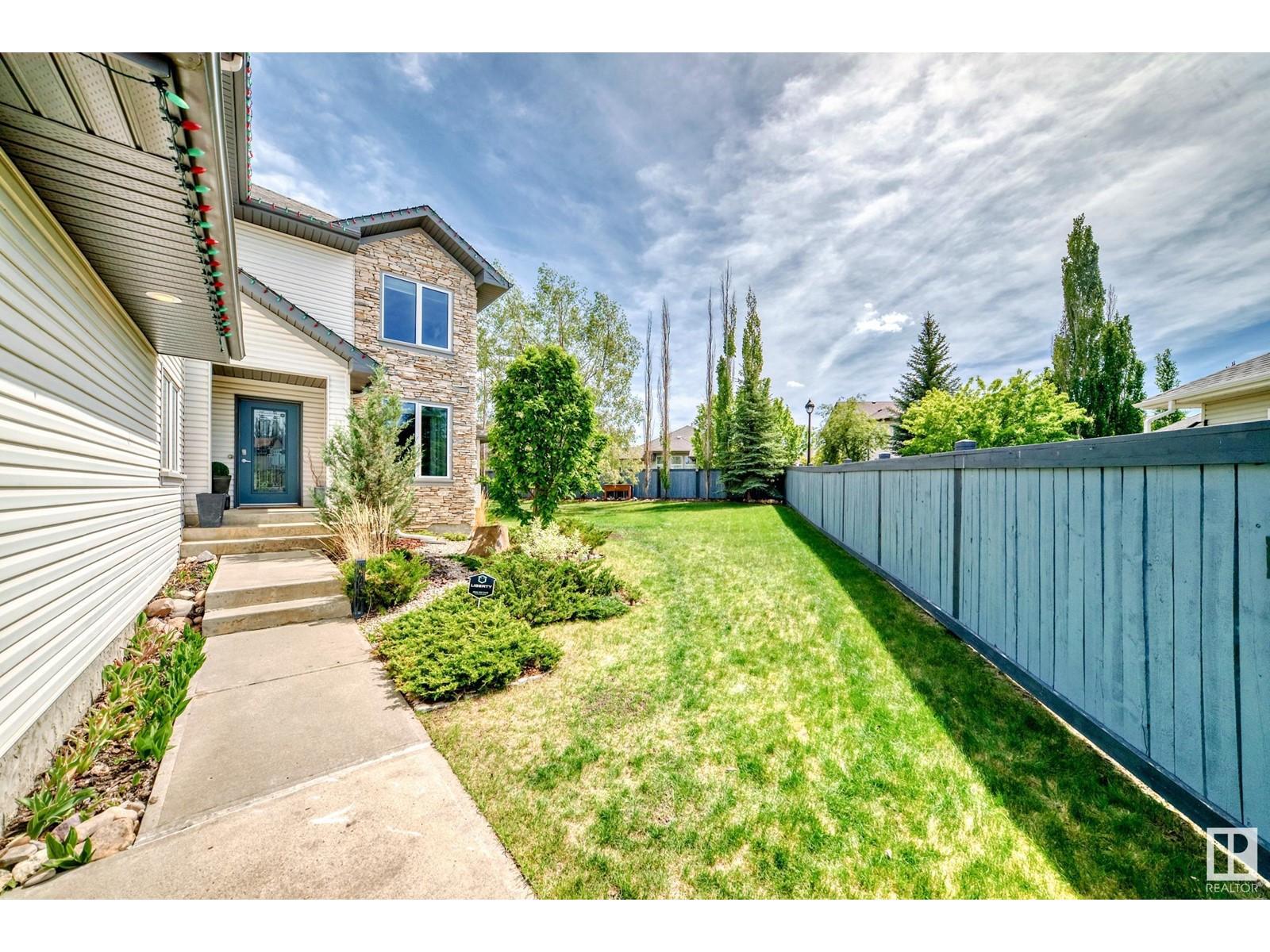 












1622 BLACKMORE CO SW

,
Edmonton,




Alberta
T6W1J2

