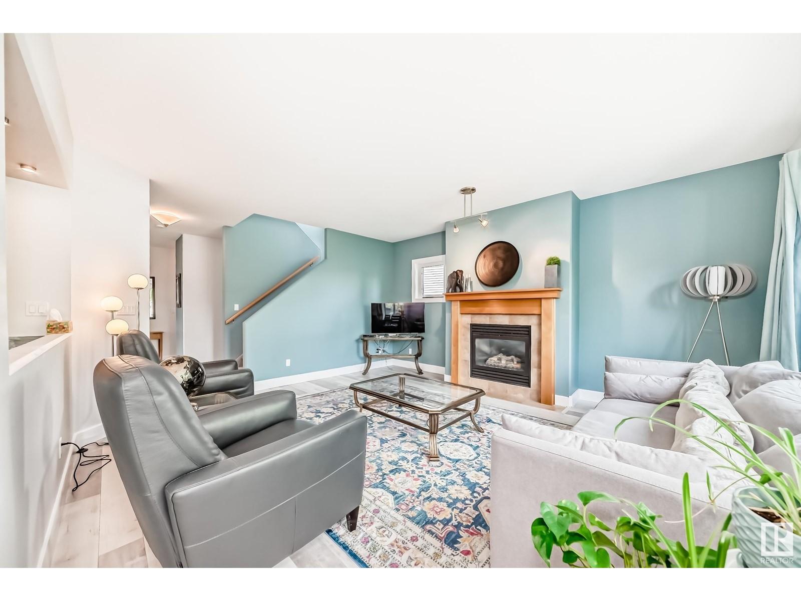 












1622 BLACKMORE CO SW

,
Edmonton,




Alberta
T6W1J2

