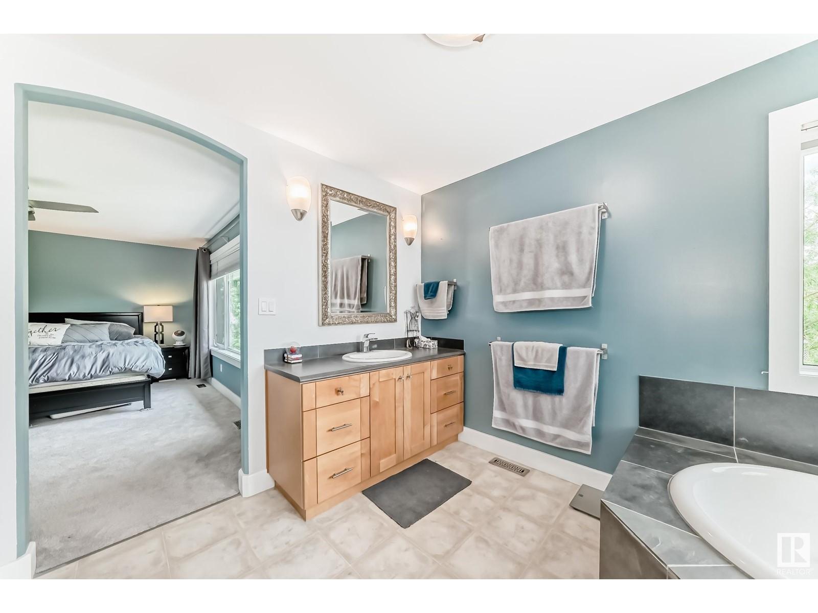 












1622 BLACKMORE CO SW

,
Edmonton,




Alberta
T6W1J2

