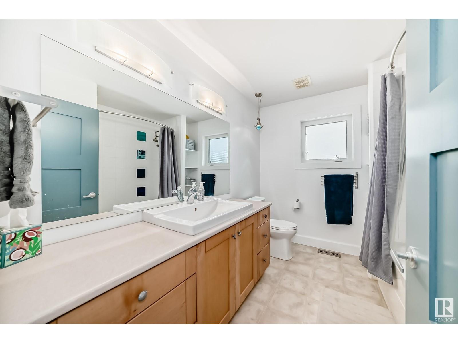 












1622 BLACKMORE CO SW

,
Edmonton,




Alberta
T6W1J2

