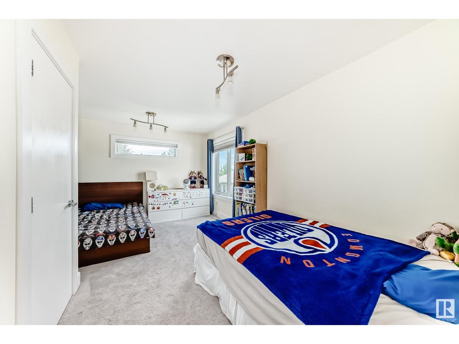 












1622 BLACKMORE CO SW

,
Edmonton,




Alberta
T6W1J2

