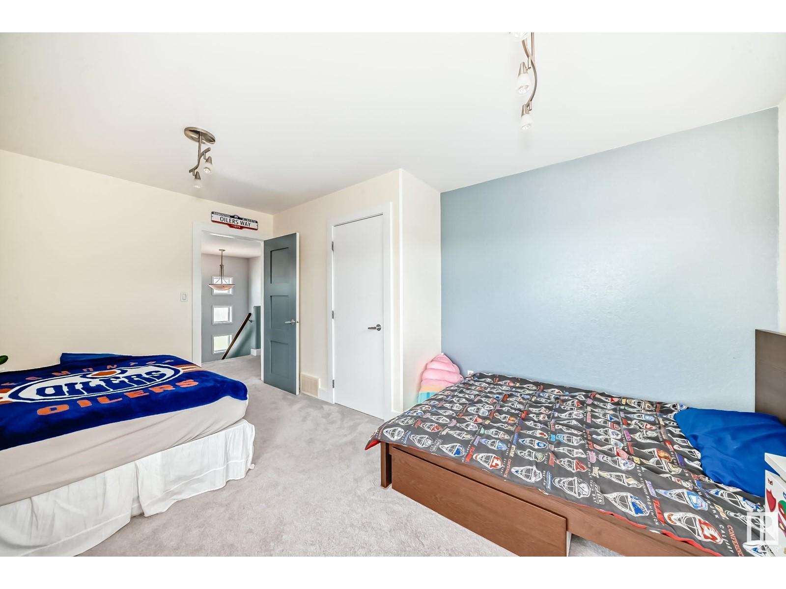 












1622 BLACKMORE CO SW

,
Edmonton,




Alberta
T6W1J2

