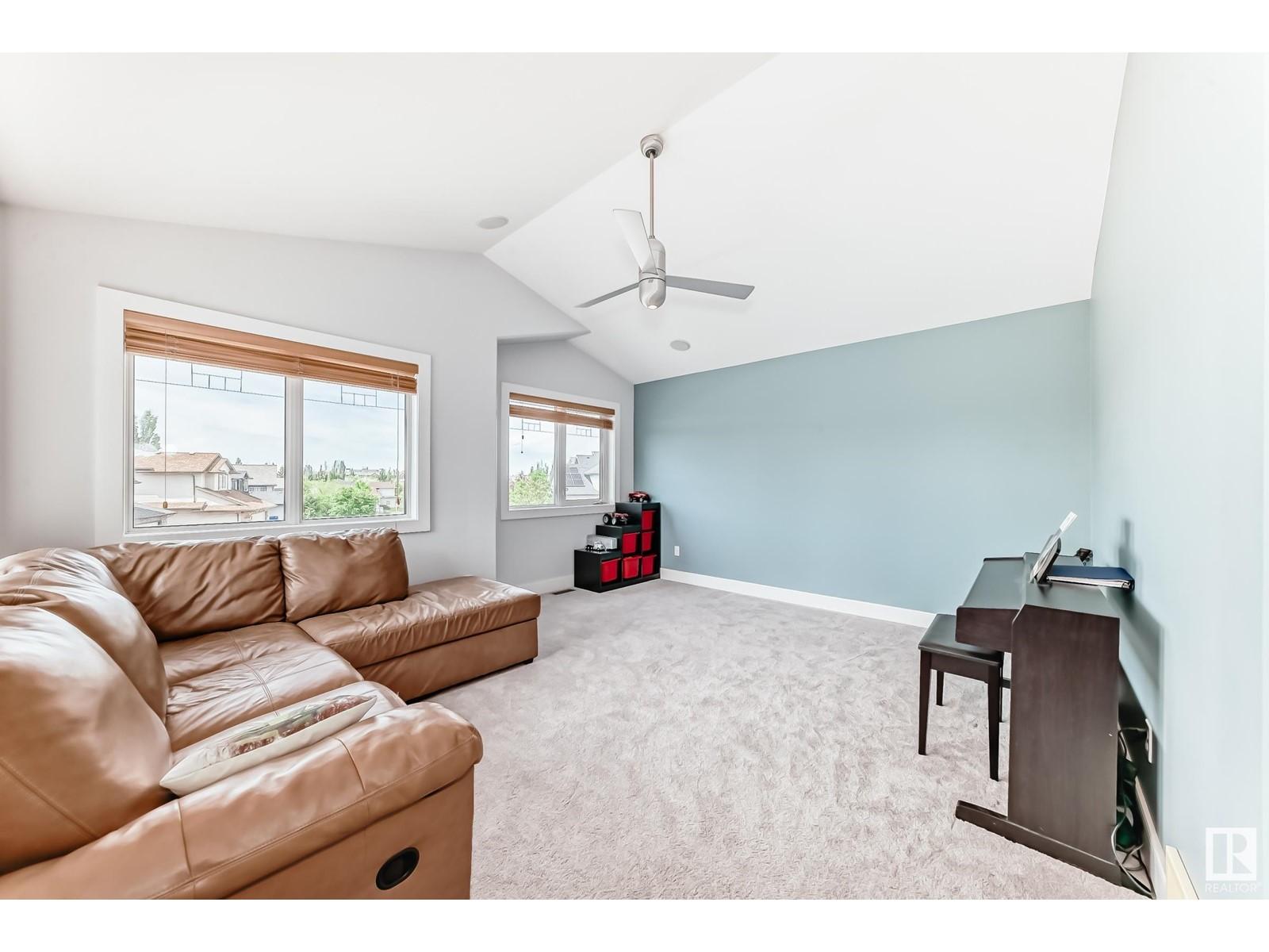 












1622 BLACKMORE CO SW

,
Edmonton,




Alberta
T6W1J2

