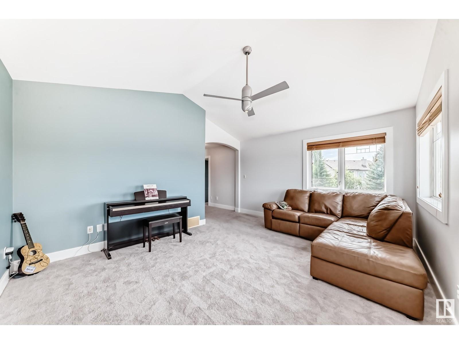 












1622 BLACKMORE CO SW

,
Edmonton,




Alberta
T6W1J2

