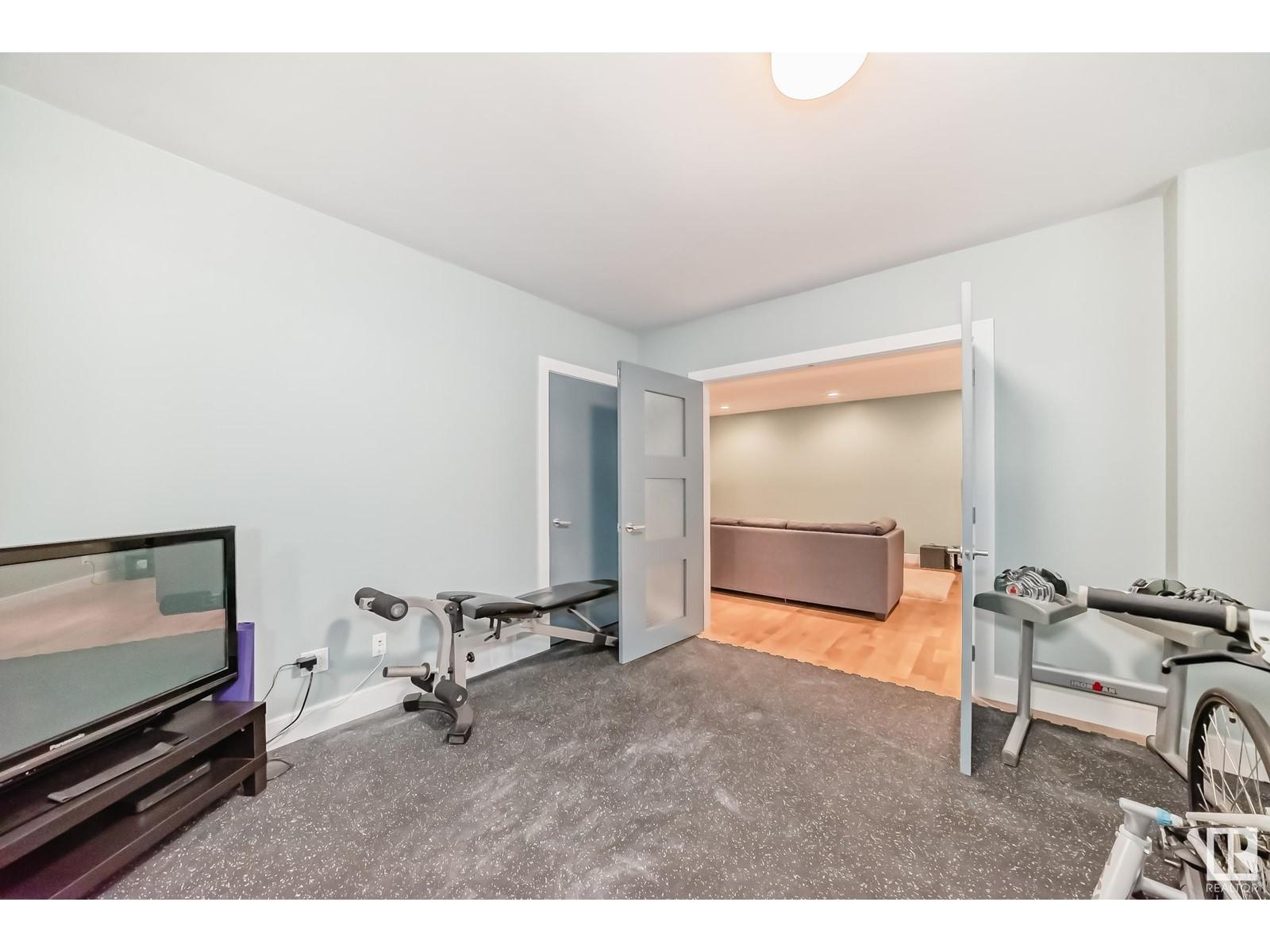 












1622 BLACKMORE CO SW

,
Edmonton,




Alberta
T6W1J2

