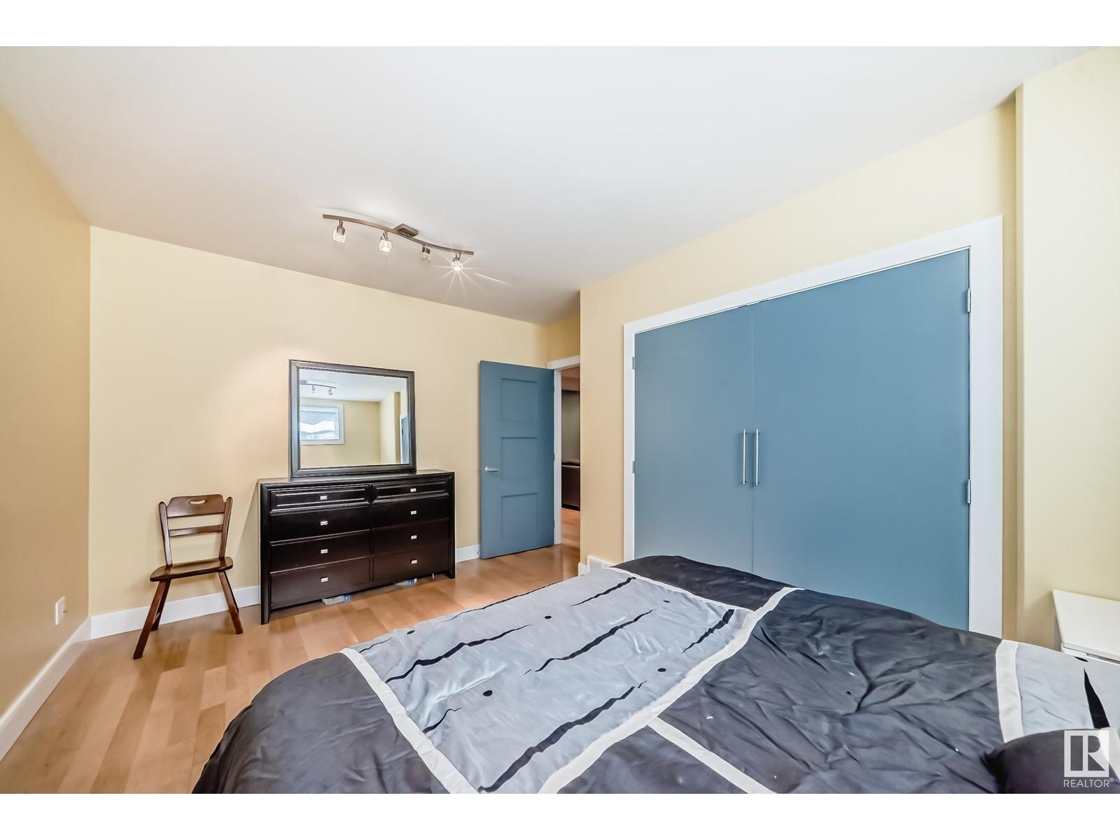 












1622 BLACKMORE CO SW

,
Edmonton,




Alberta
T6W1J2

