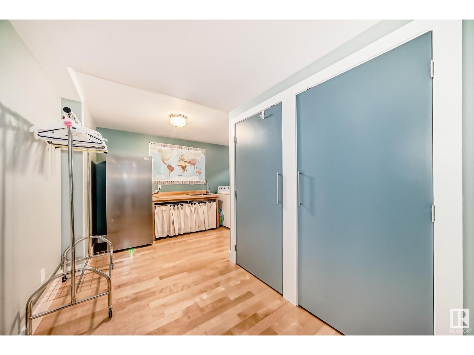 












1622 BLACKMORE CO SW

,
Edmonton,




Alberta
T6W1J2

