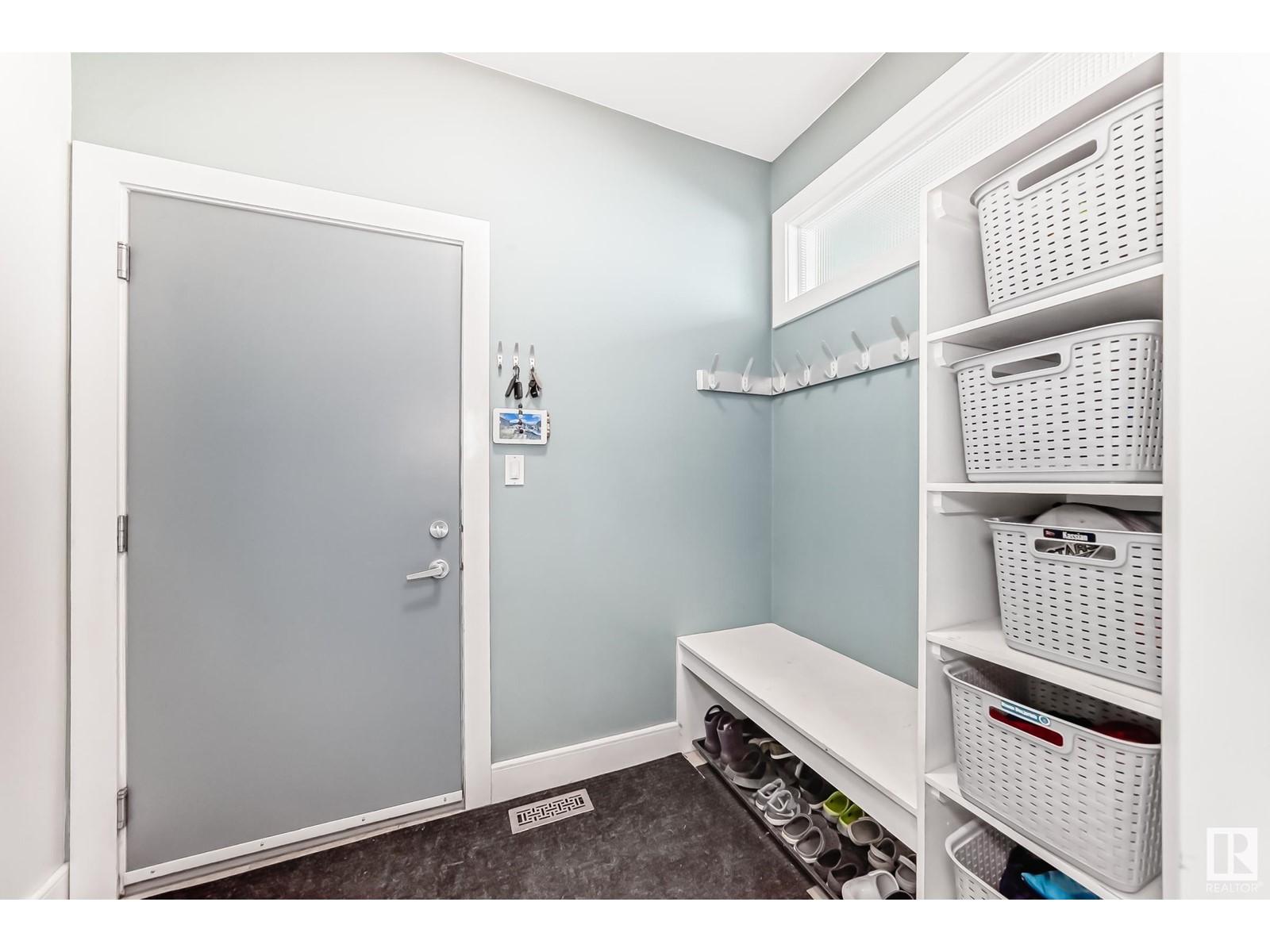 












1622 BLACKMORE CO SW

,
Edmonton,




Alberta
T6W1J2

