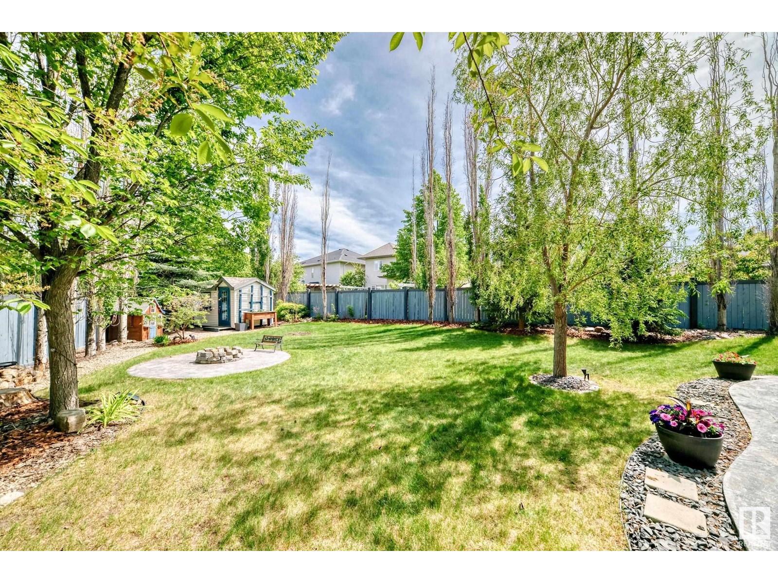 












1622 BLACKMORE CO SW

,
Edmonton,




Alberta
T6W1J2


