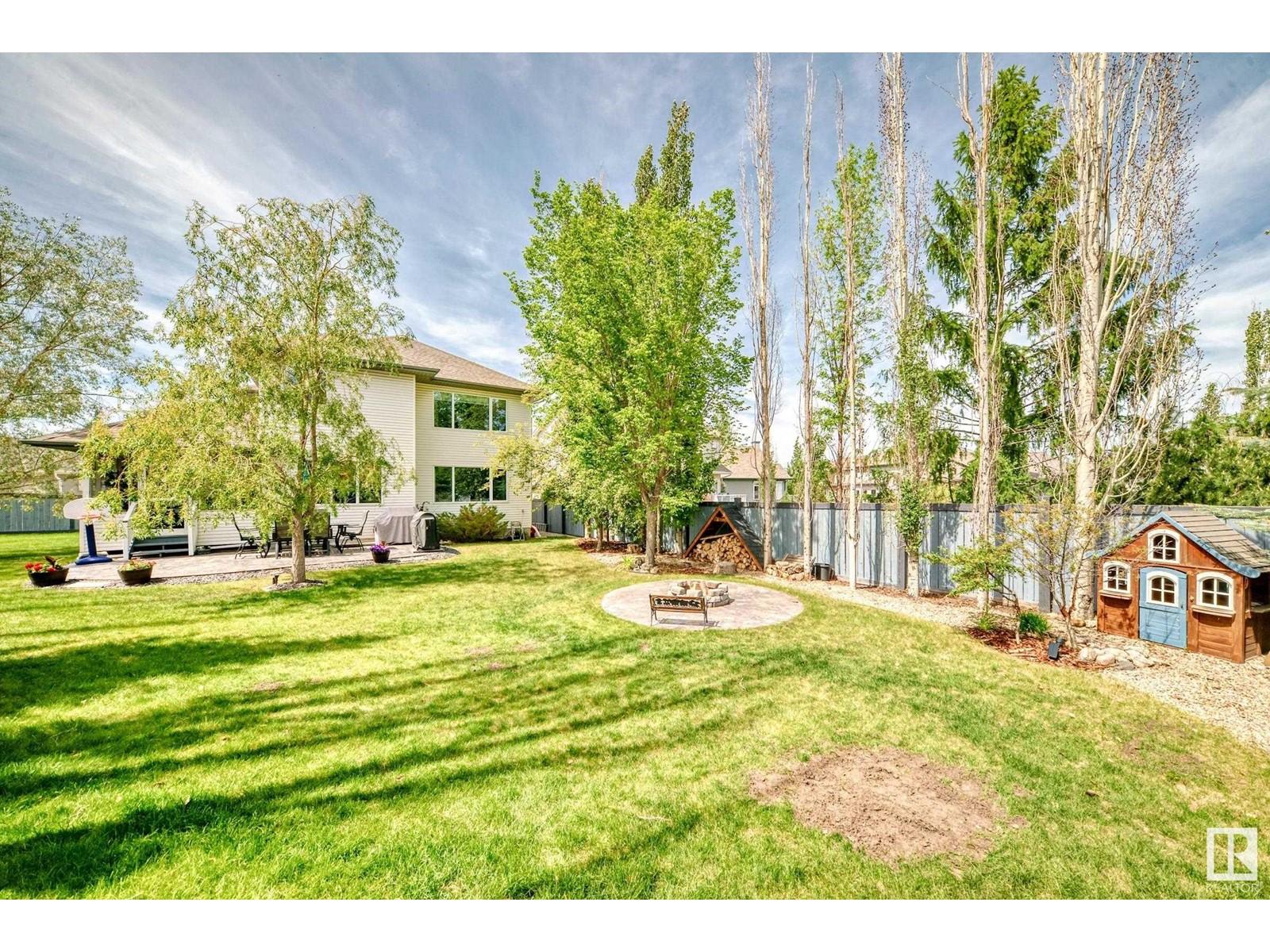 












1622 BLACKMORE CO SW

,
Edmonton,




Alberta
T6W1J2

