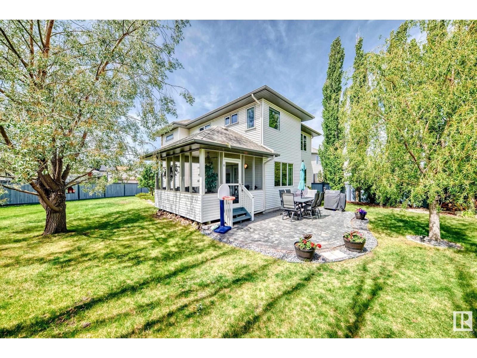 












1622 BLACKMORE CO SW

,
Edmonton,




Alberta
T6W1J2

