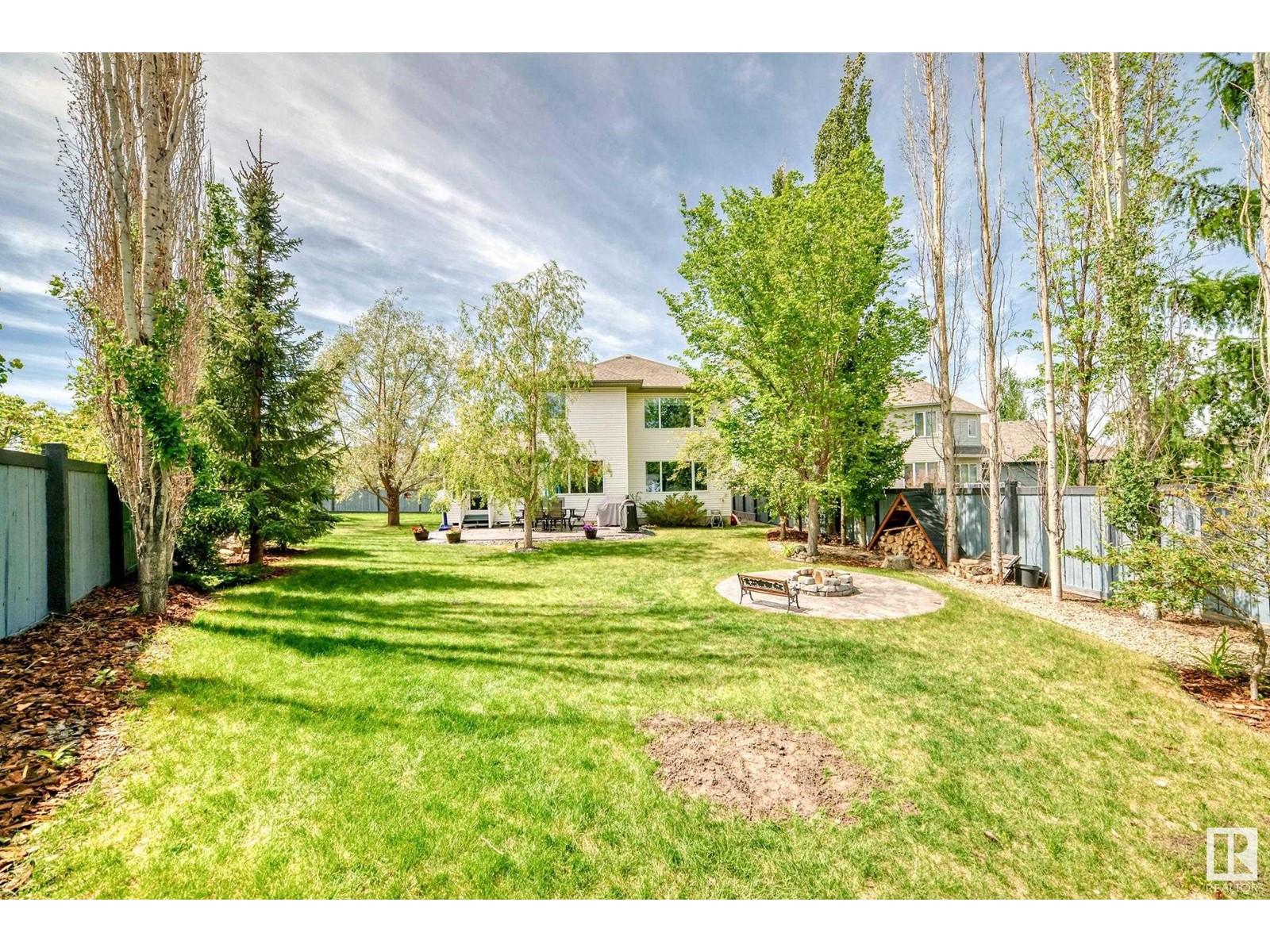 












1622 BLACKMORE CO SW

,
Edmonton,




Alberta
T6W1J2

