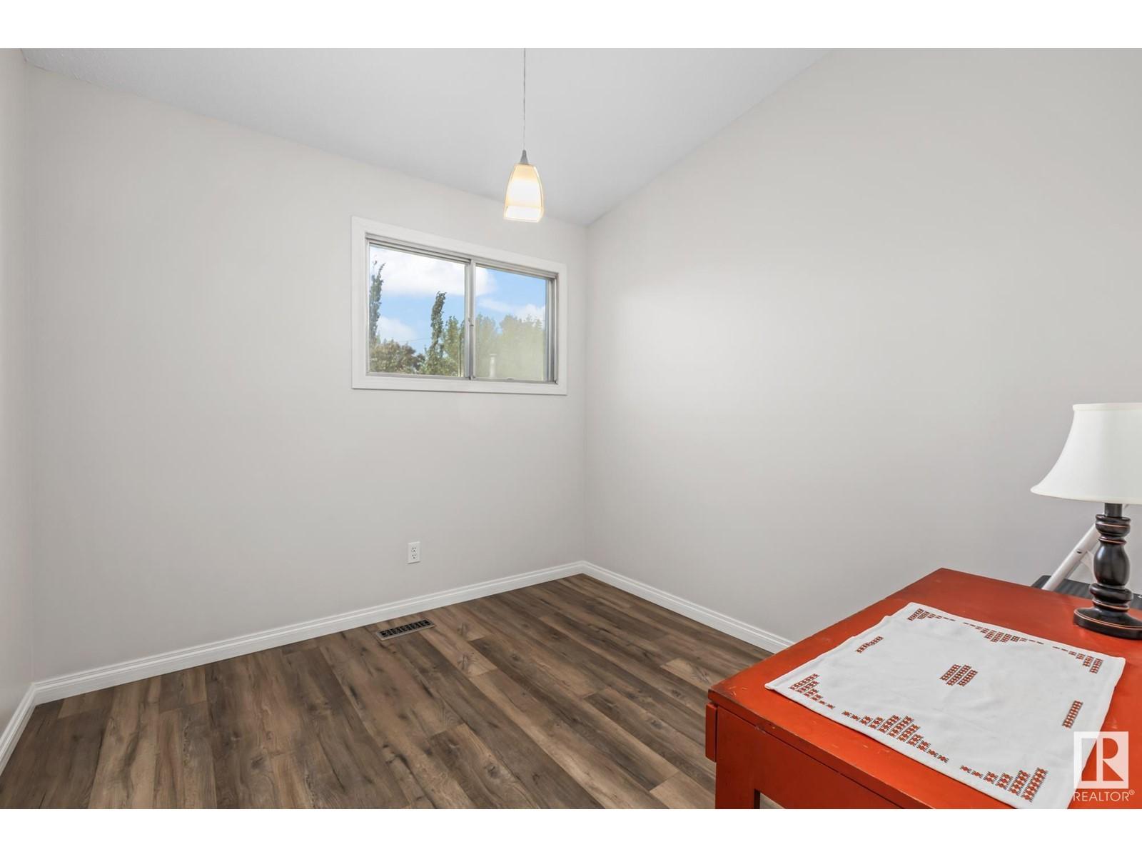 












15020 96 ST NW

,
Edmonton,




Alberta
T5E4B1

