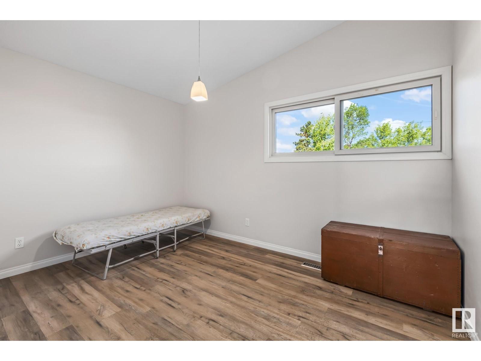 












15020 96 ST NW

,
Edmonton,




Alberta
T5E4B1

