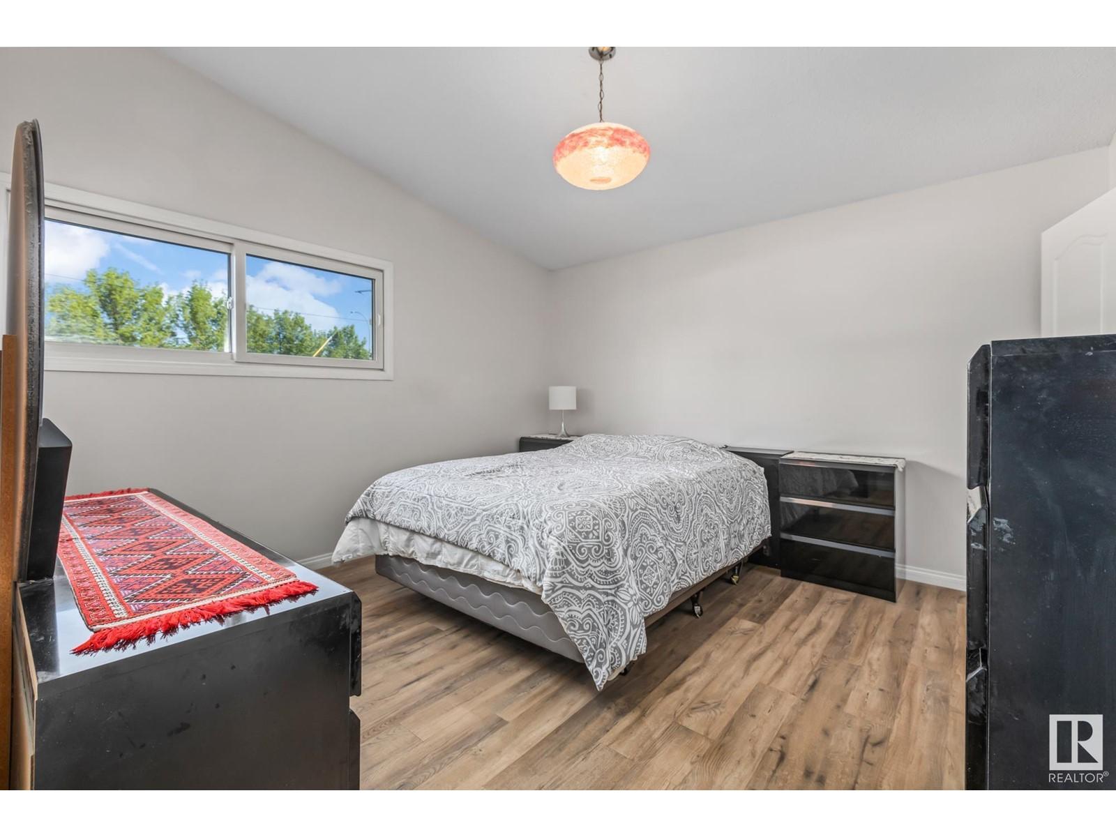 












15020 96 ST NW

,
Edmonton,




Alberta
T5E4B1

