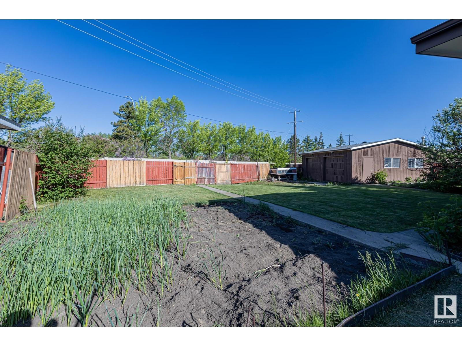 












15020 96 ST NW

,
Edmonton,




Alberta
T5E4B1

