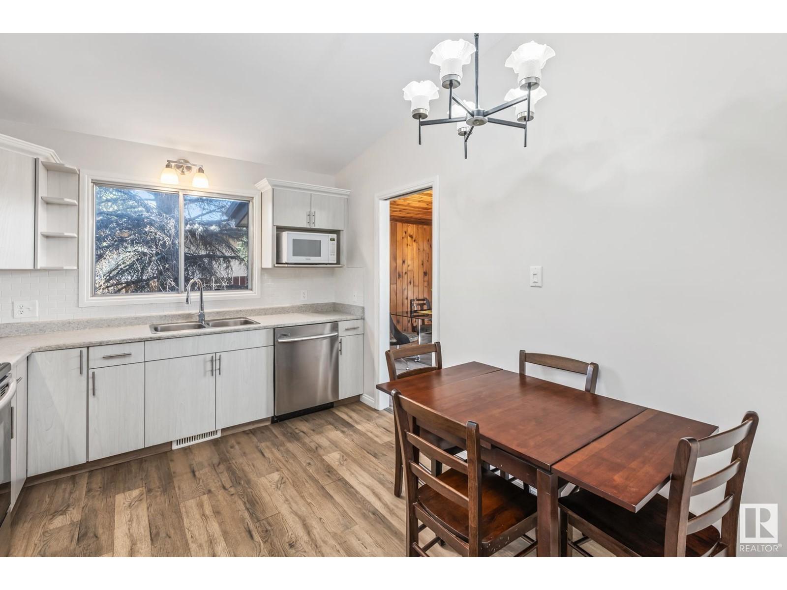 












15020 96 ST NW

,
Edmonton,




Alberta
T5E4B1

