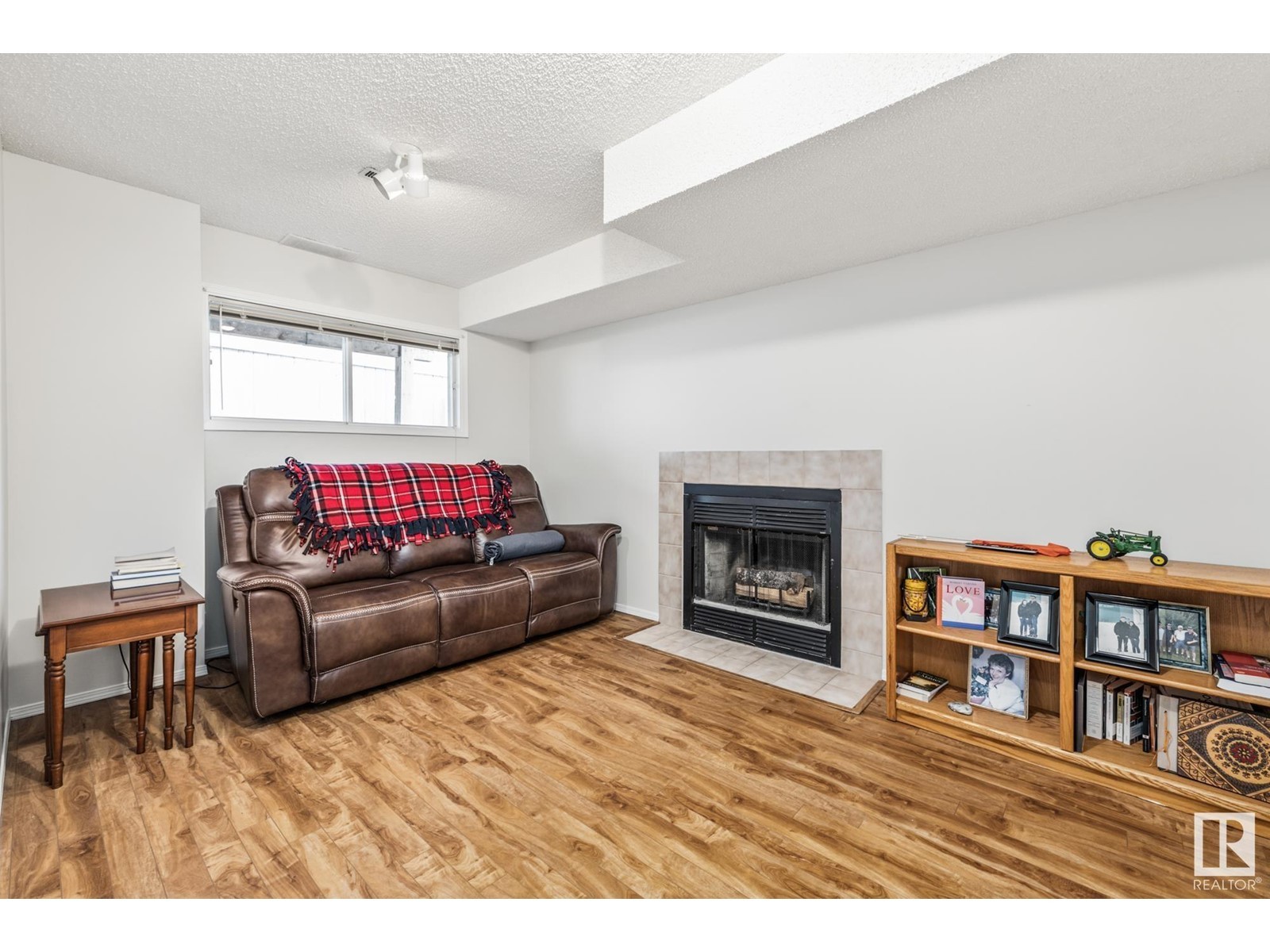 












#24 35 GRANDIN RD

,
St. Albert,




Alberta
T8N5W2

