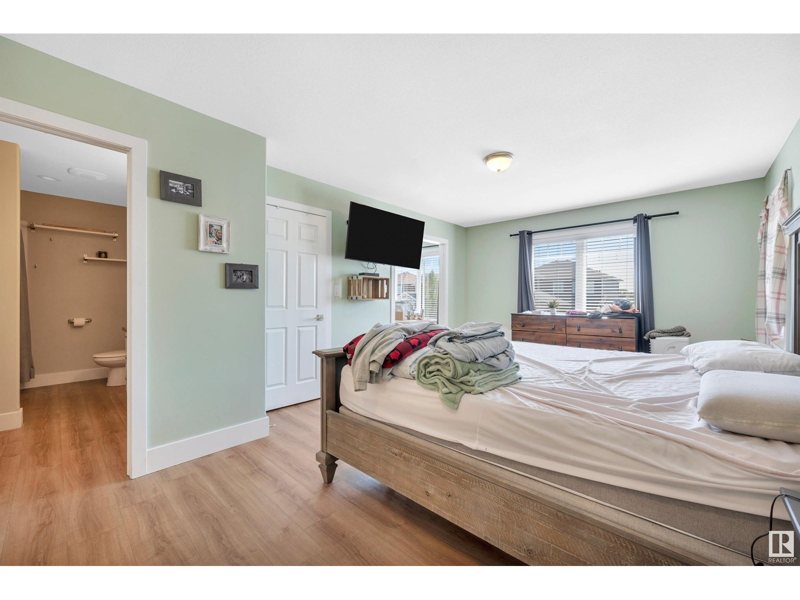 












120 HOULE DR

,
Morinville,




Alberta
T8R0E1

