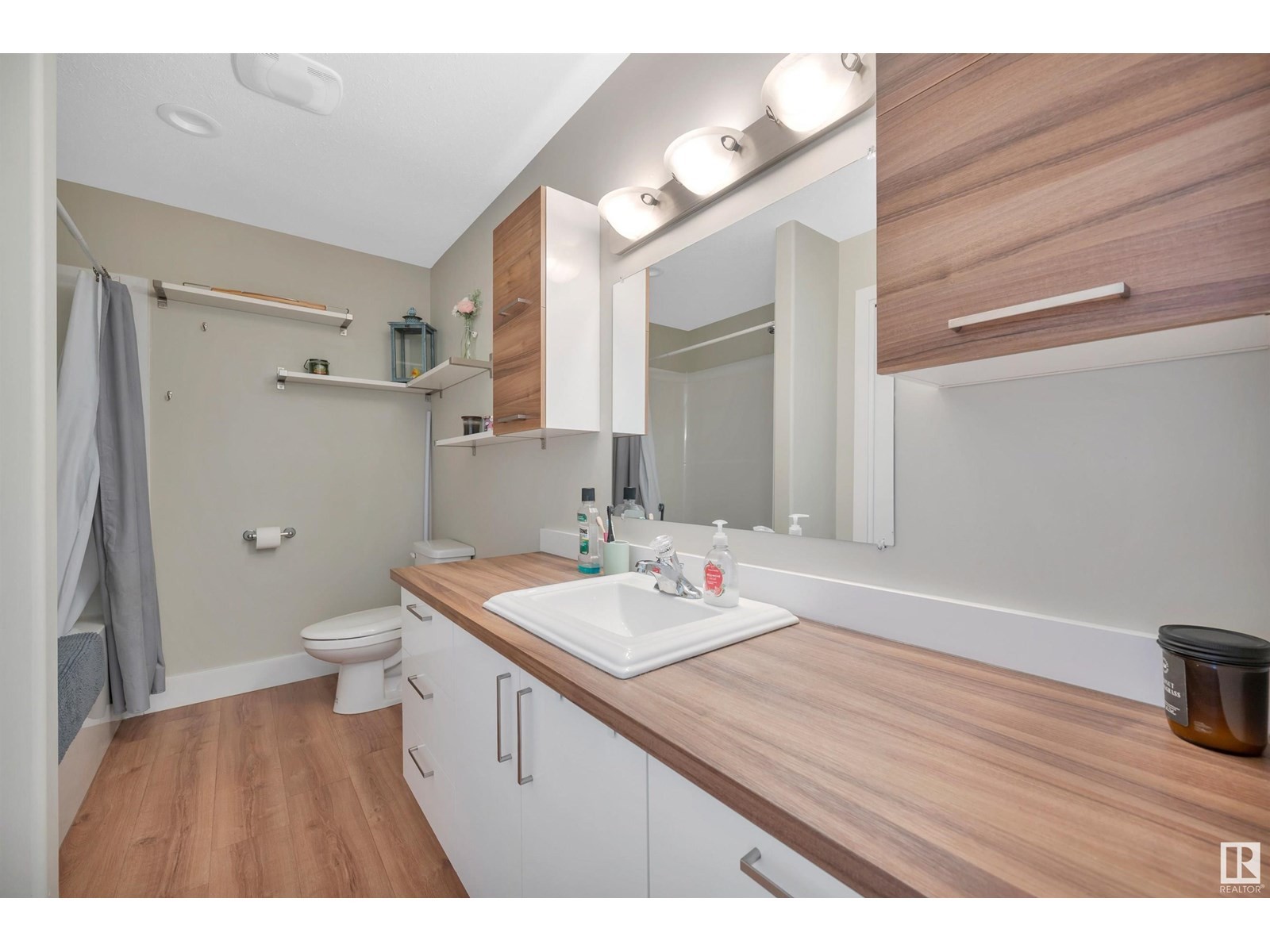 












120 HOULE DR

,
Morinville,




Alberta
T8R0E1

